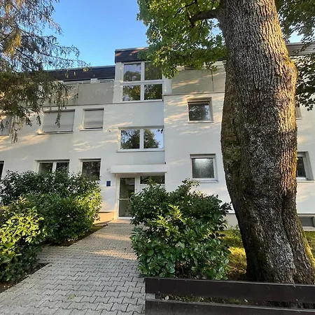 Modern With Garden Near Isar River, Appartement München